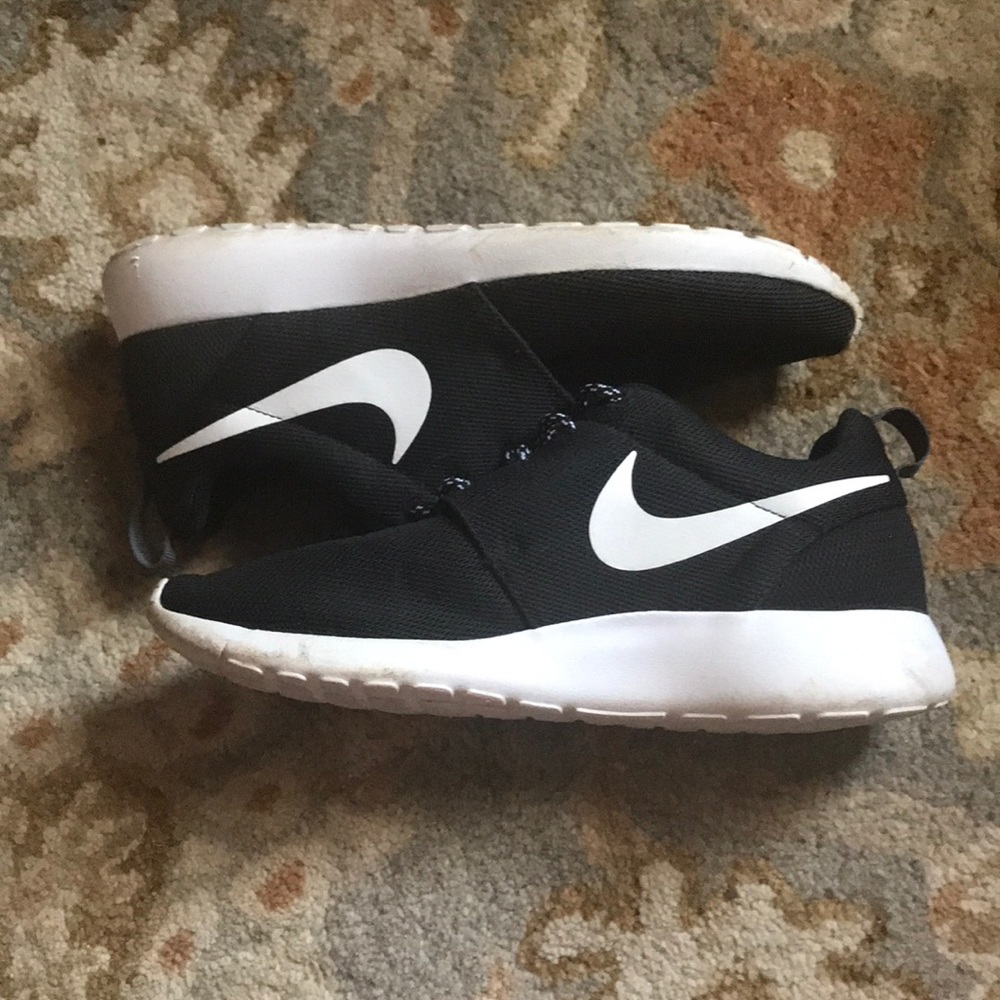 Nike roshe shoes